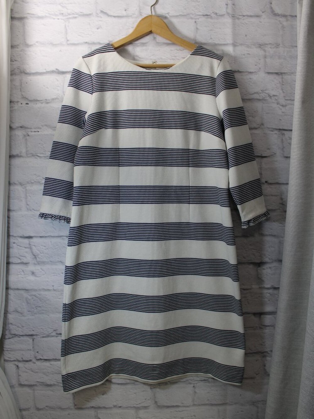 Talbots Sheath Dress Black White Stripe Knee Length Casual Classic Size 10